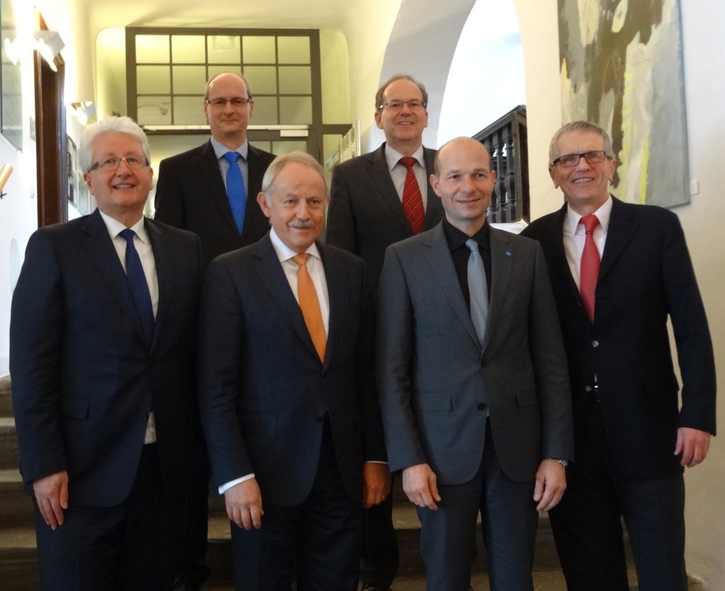 Der neu gewählte Vorstand und die Geschäftsführer des Schwabenbundes: Thomas Reinhardt, Landrat des Landkreises Heidenheim; Markus Riethe, Verbandsdirektor Regionalverband Donau-Iller; Gerhard Pfeifer, stellv. Präsident der IHK Schwaben; Markus Anselment, stellv. Hauptgeschäftsführer IHK Schwaben; Thomas Kiechle, Oberbürgermeister der Stadt Kempten und Otto Sälzle, Hauptgeschäftsführer der IHK Ulm.