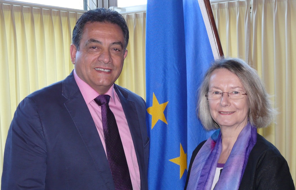 Francesco Abate mit Evelyne Gebhardt, MdEP (Foto: Janine Topaloglu