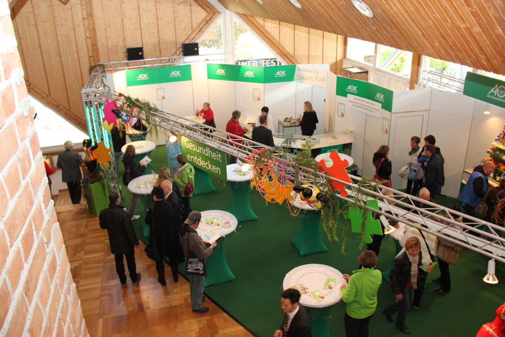 Etwa 10.000 Besucher informierten sich bei den Gesundheitstagen 2013 in der Stadthalle Memmingen. Gesunde Ernährung ist auch heuer wieder ein wichtiges Thema an den Ständen des Klinikums und der AOK Memmingen-Unterallgäu.  Archivfoto: Lokale