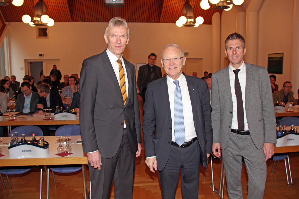  Bei der Tagung der schwäbischen Kämmerer (von links): Stadtkämmerer Jürgen Hindemit, Oberbürgermeister Dr. Ivo Holzinger und Johann Kronauer, Finanzreferent des Bayerischen Städtetages. (Fotos: Wehr/ Pressestelle der Stadt)