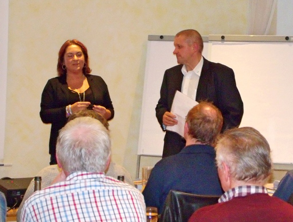 Kerstin Uliana und Hermann Zelt von der Werbegemeinschaft im Elisabethsaal im Weißen Ross